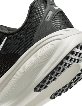Tenis Vomero 18 para correr Nike de mujer