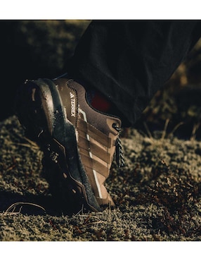 Tenis Technical Hiking para campismo Adidas de mujer