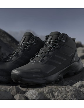 Tenis Technical Hiking para campismo Adidas de mujer