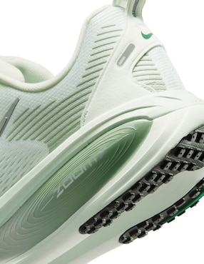 Tenis Vomero 18 para correr Nike de mujer